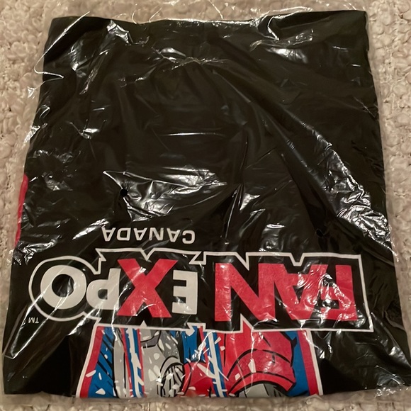 Fan Expo Canada Tshirt - Picture 3 of 4